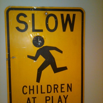 "Slow-Children at Play" sign
