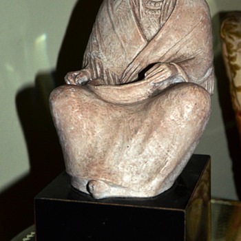 Sculpture marked Austin Prod Inc. 1983 on stand - Figurines
