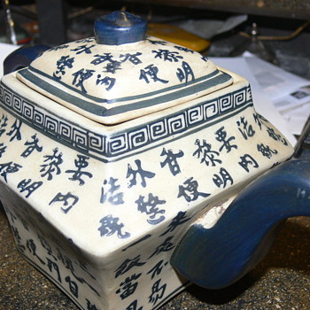 chinese porcelain teapot