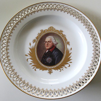 Porzelain Plate with Prussian King Frederic II. Berlin KPM 19Cent