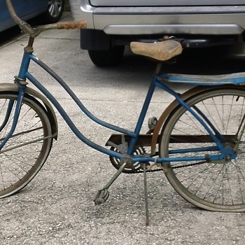 Ladies Vintage Hawthorn Bike made for Montegomery Ward Stores. - Sporting Goods