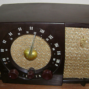 A couple of Zenith radios. - Radios