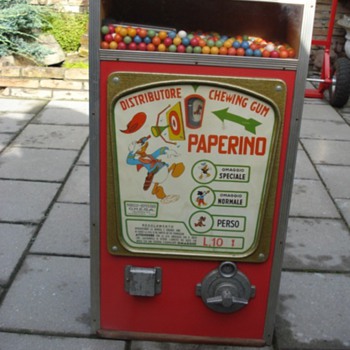 chewingball machine from the fifties donald duck - Coin Operated