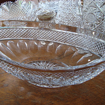 Mystery crystal bowl - Glassware