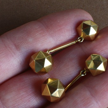 18 carat gold 1930's earrings