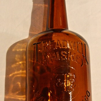 Squat Western old TREADWELL & CO WHISKEY bottle SAN FRANCISCO CA - Bottles