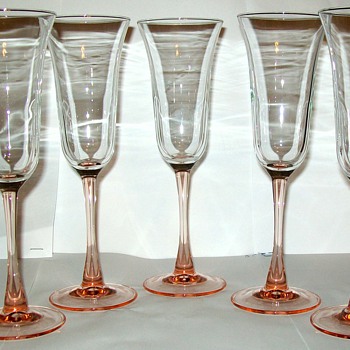 STEMWARE WINE GLASS  DELICATE AND BEAUTIFUL