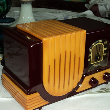 A very collectable catlin radio - Radios