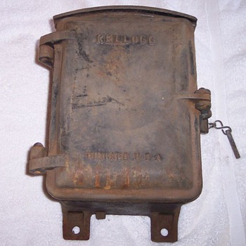 HEAVEY 80 pound cast iron cased Kellogg S & S Co crank phone - Telephones