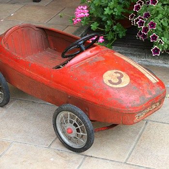 old pedal car - Toys