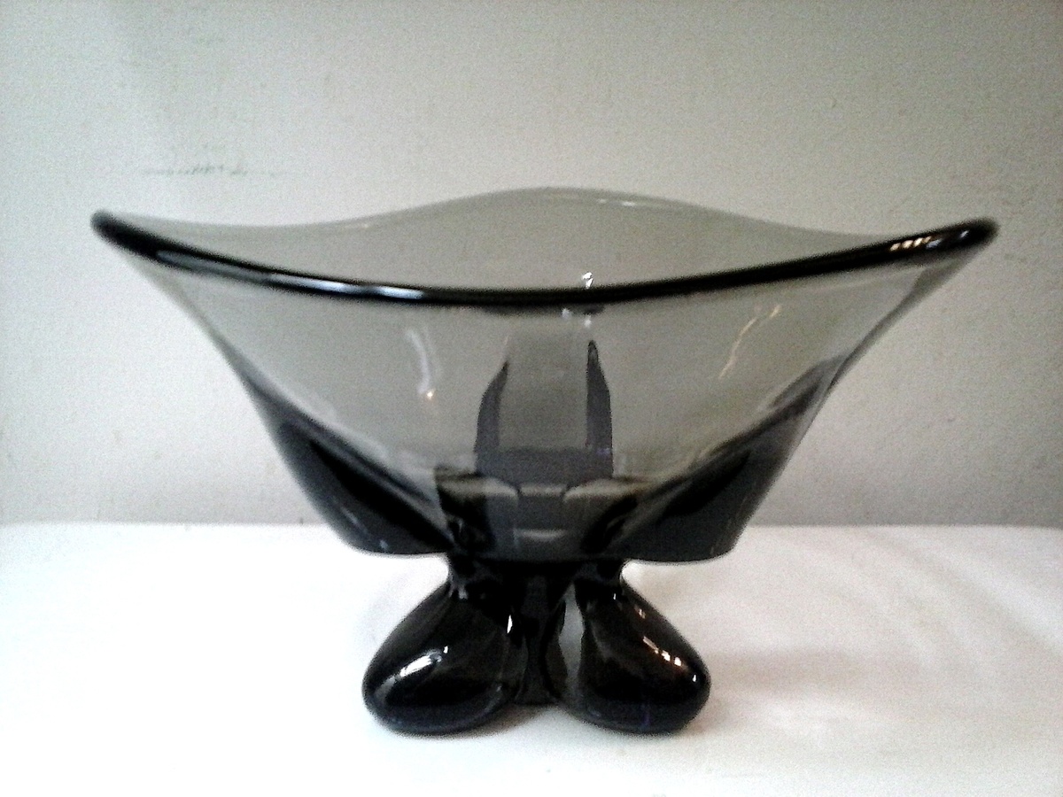 Viking Glass Company /"Charcoal" Three Foil Flared Bowl 1209 "Epic