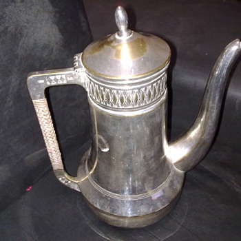 VINTAGE SILVER PLATED TEA/COFFEE POT - Kitchen