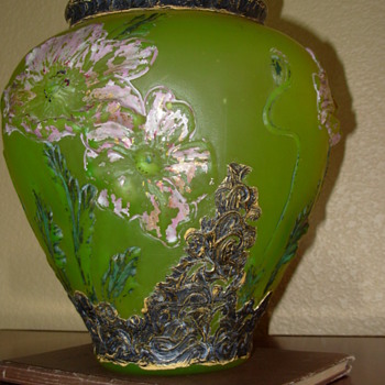 Cherished Heirloom Vase is a mystery - Glassware
