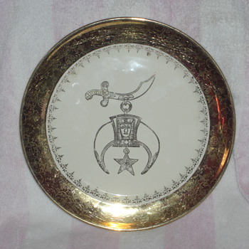 My Sabin plate with no name. - China and Dinnerware