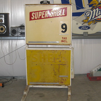 Shell gas roadside display