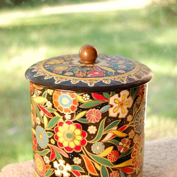 A Pretty Tin - Kitchen
