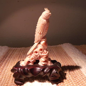 Pink coral carved bird. - Figurines