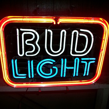 Just got this never used and like brand new 1987 Bud Light neon bar sign.