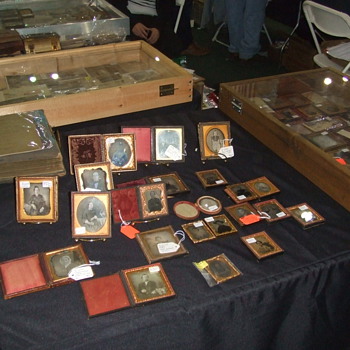 Antique Photography at the Nashville Civil War Show - Military and Wartime