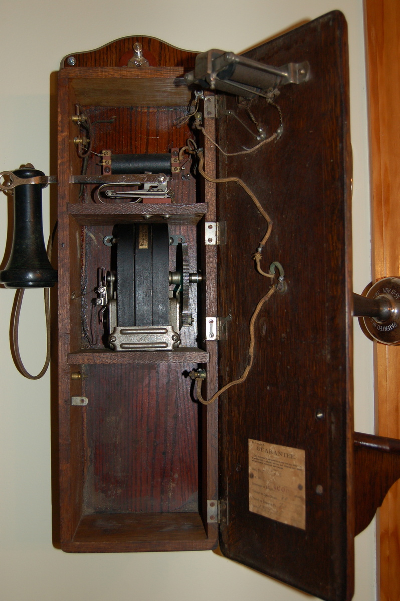 trying to identify old wall phone model? | Collectors Weekly crank telephone wiring diagram 
