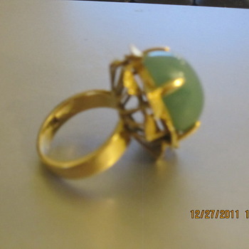 Grandmothers Beautiful Jade Ring with Gold leaf details - Fine Jewelry