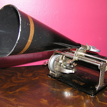 Columbia Q cylinder record player