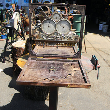 Does anybody know what this device is? I am burning with curiosity! Part III