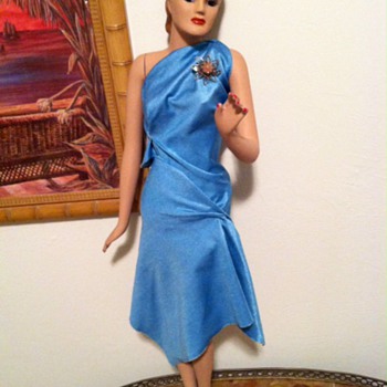 Can anyone help me ID this mini mannequin from the 1940's??
