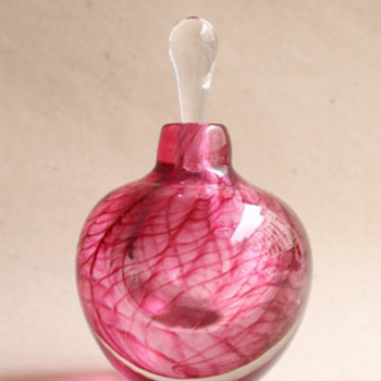 Flacon by Studioglas Strömbergshyttan (not by Asta Strömberg as I first thought...) - Art Glass