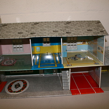 POSSIBLE MARX TIN DOLL HOUSE TWO STORY