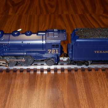 Lionel 721 Locomotive & Tender Car - Model Trains