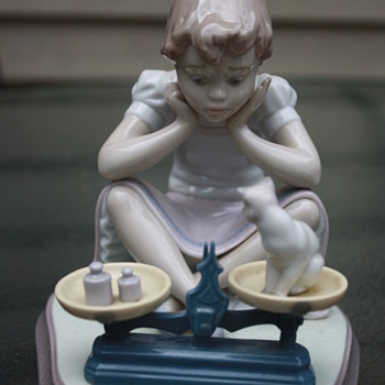 Llardo 5474 How you have grown    kitten facing wrong way ?? - Art Pottery