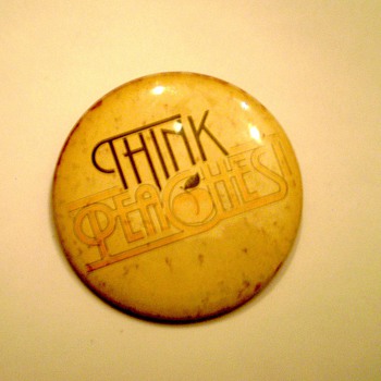 Vintage "Peaches" Button - Advertising
