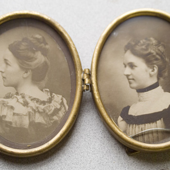 Beautiful oval prints from our family - Photographs