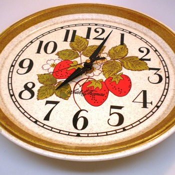 Vintage Seth Thomas Strawberry Plate Wall Clock - Clocks