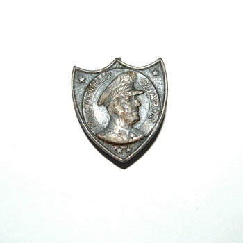 MacArthur Guards Pin