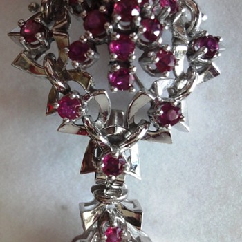 14 K white gold Ruby brooche/pendant combination