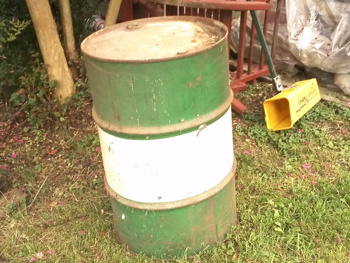 vintage 195555 gallon oil drum by quaker state and berenfield containers Collectors Weekly