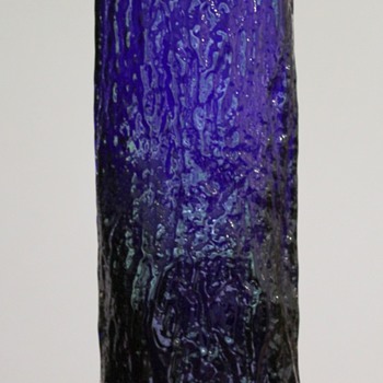 The giant blue bark vase - Art Glass