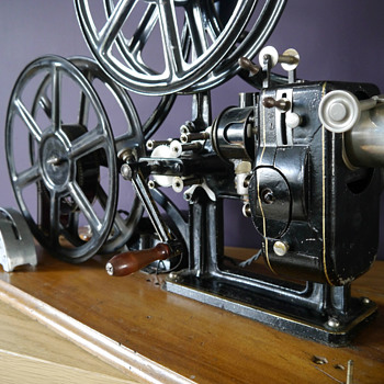 Le Fulgur 35mm projector - Cameras