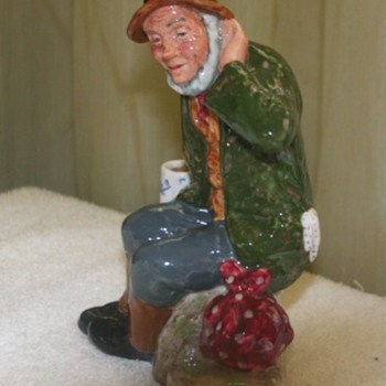 Royal Doulton Old Willum Figurine 2042 - Figurines