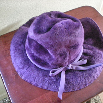 Women's antique hat