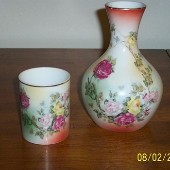 Lovely bedside water glass/vase. - Asian