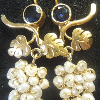 STUNNING Antique 22K gold sapphire and pearl grapes earrings 