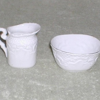 China sugar bowl & creamer set