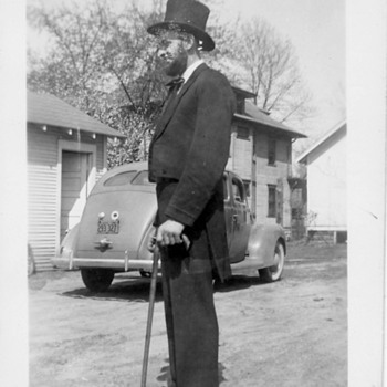 My Great Uncle dressed as Abe Lincoln . Who can date car dates photo ? - Photographs