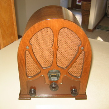 Los Angeles Pee Wee Mini Cathedral Tube Radio Unknown Maker - Radios