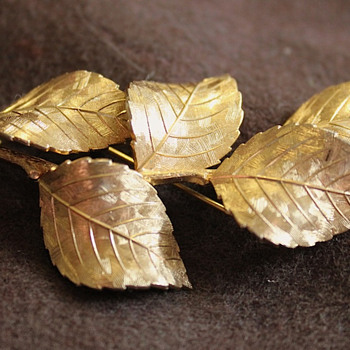 1959  Grosse Costume Jewerly  Leaf Pin - Costume Jewelry