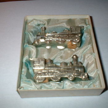 locomotive salt & pepper shakers