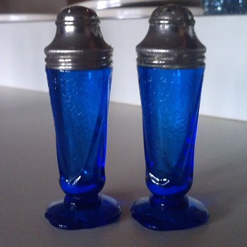 Royal Lace blue Salt and Pepper set